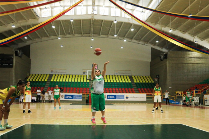 el-baloncesto-se-jugo-en-el-coliseo-bernardo-caraballo.jpg