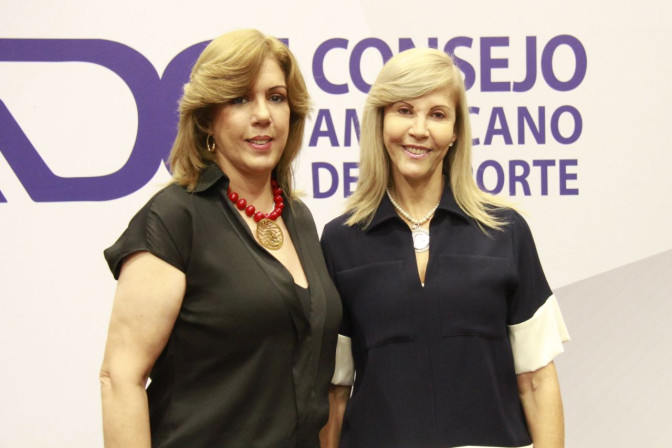 Gobernadora-del-Valle-y-Directora-Coldeportes.jpg