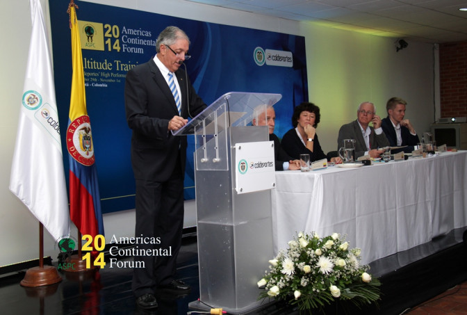 noticia-2014-10-29-andres-botero-foro-aspc.jpg