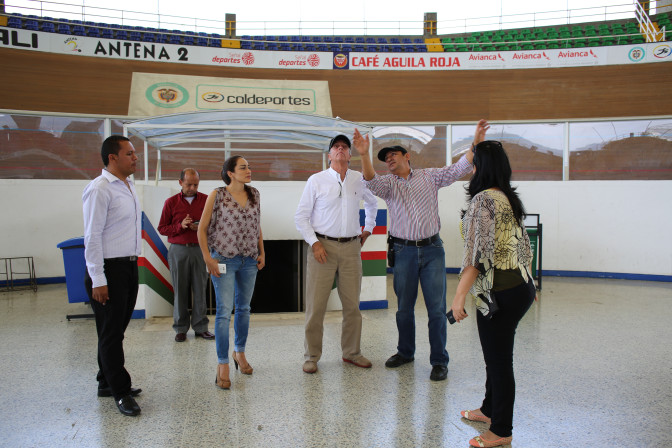 Director-de-Coldeportes-visitando-escenarios-Velodromo-Alcides-Nieto-Patino.jpg