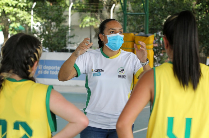 Entrenadora-baloncesto-Caldas.jpeg
