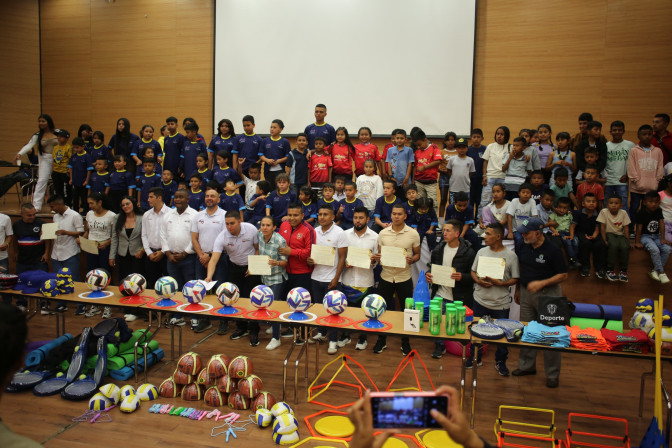 entrega-de-implementacion-deportiva-en-cauca.jpeg