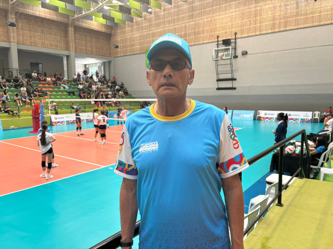 Henry-Gomez-voluntario-en-los-Juegos-Sudamericanos-Escolares-2024.jpeg