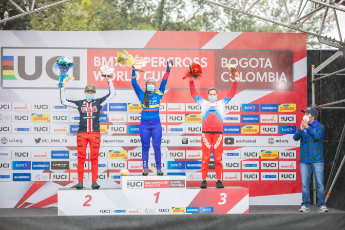 podio-categoria-elite-femenina-copa-mundo-de-bmx.jpg